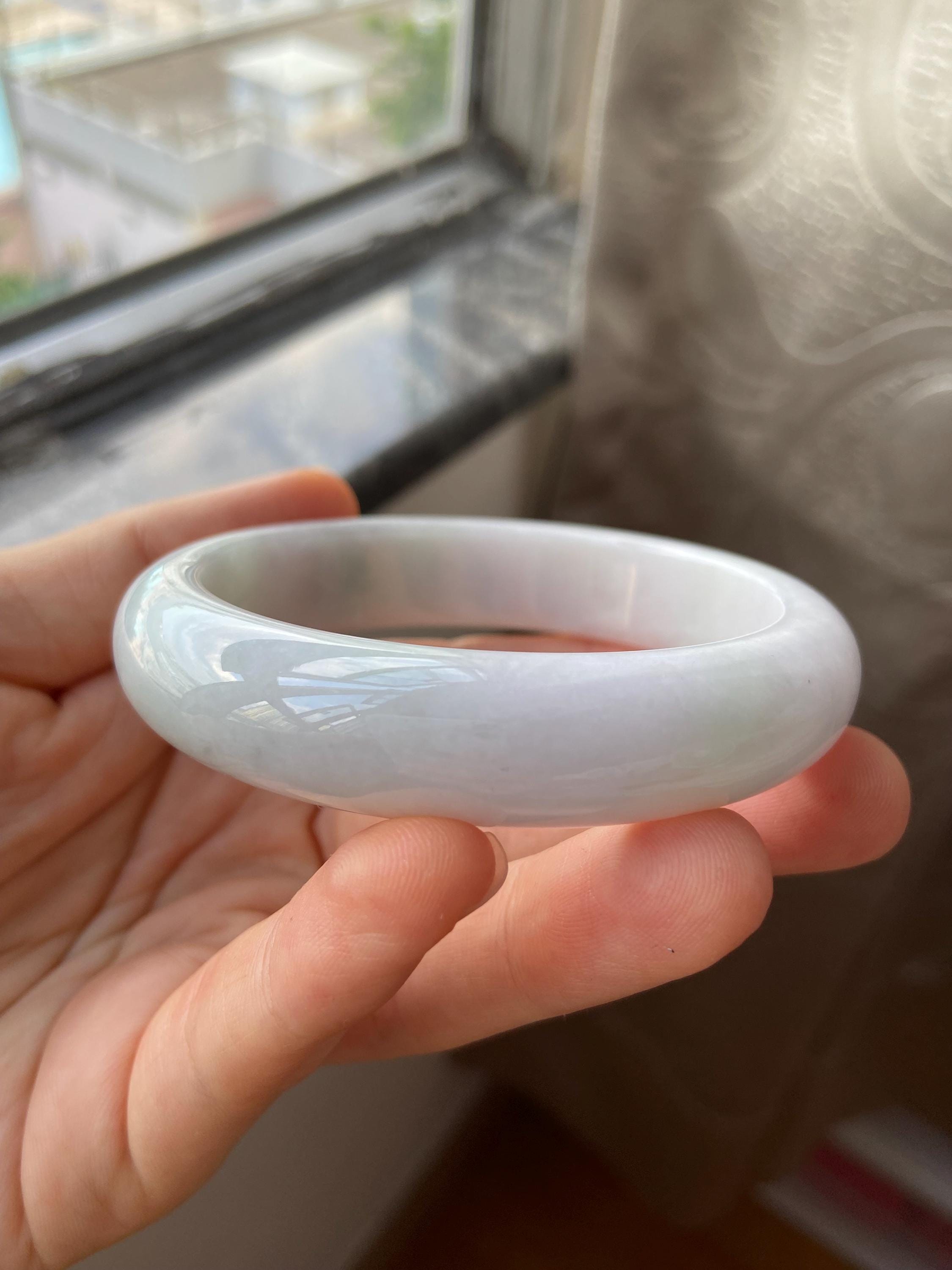 翡翠バングル 60.7 mm (2.39インチ)、ラウンドシェイプ、ライト