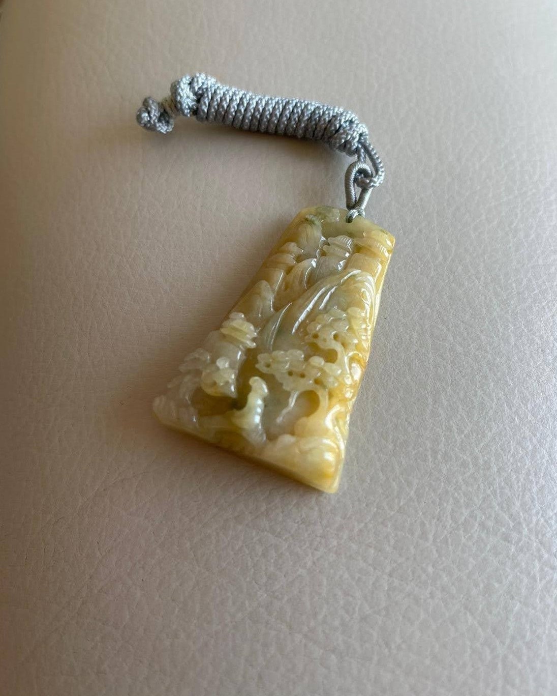 彫刻された風景翡翠ペンダント、中国風の風景、橋山木、天然タイプA