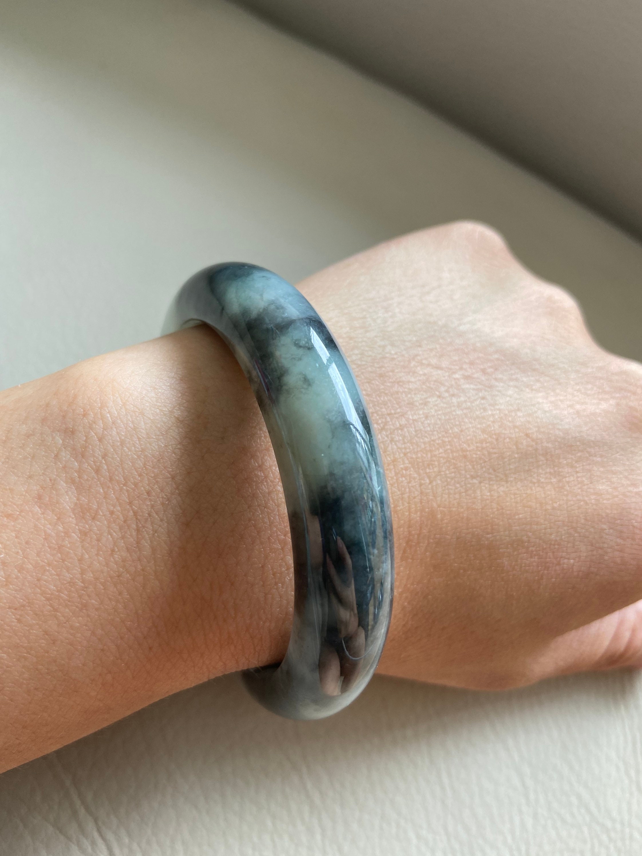 翡翠バングル 56.7 mm (2.23 翡翠バングル 56.7 mm (2.23