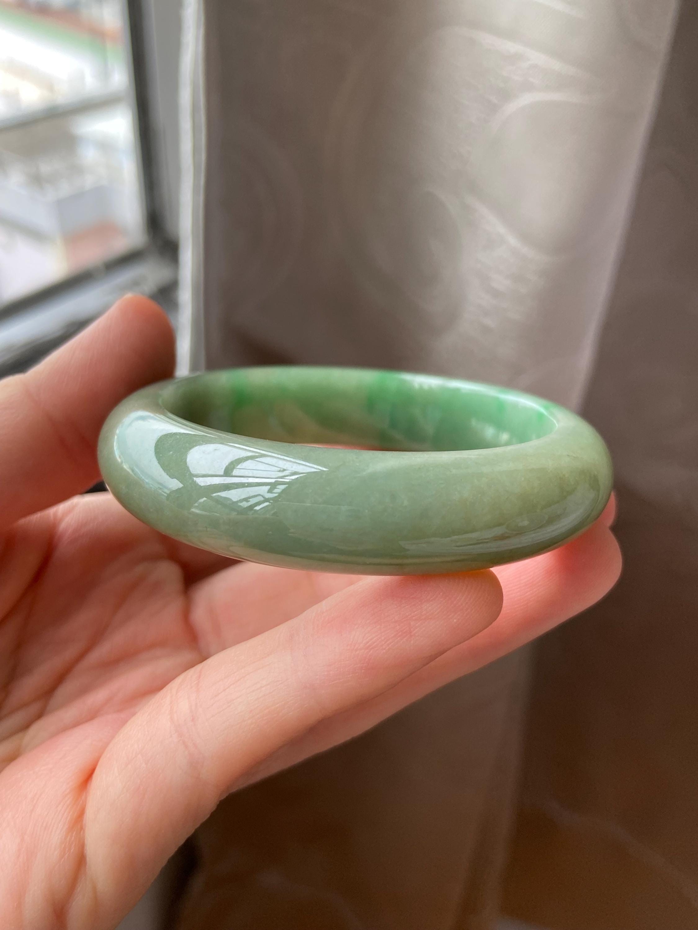 翡翠バングル 53.4 mm (2.10