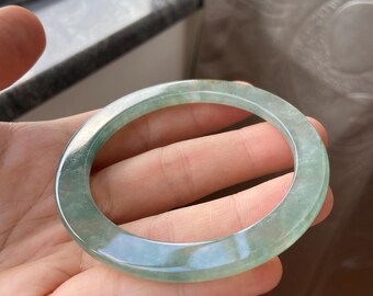 翡翠バングル 54.7 mm (2.15インチ)、ラウンドシェイプ、ライト