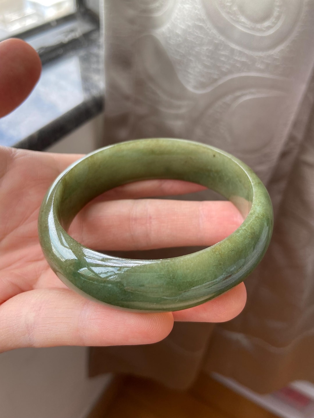 翡翠バングル 57.6 mm (2.27インチ)、ラウンドシェイプ、ライト