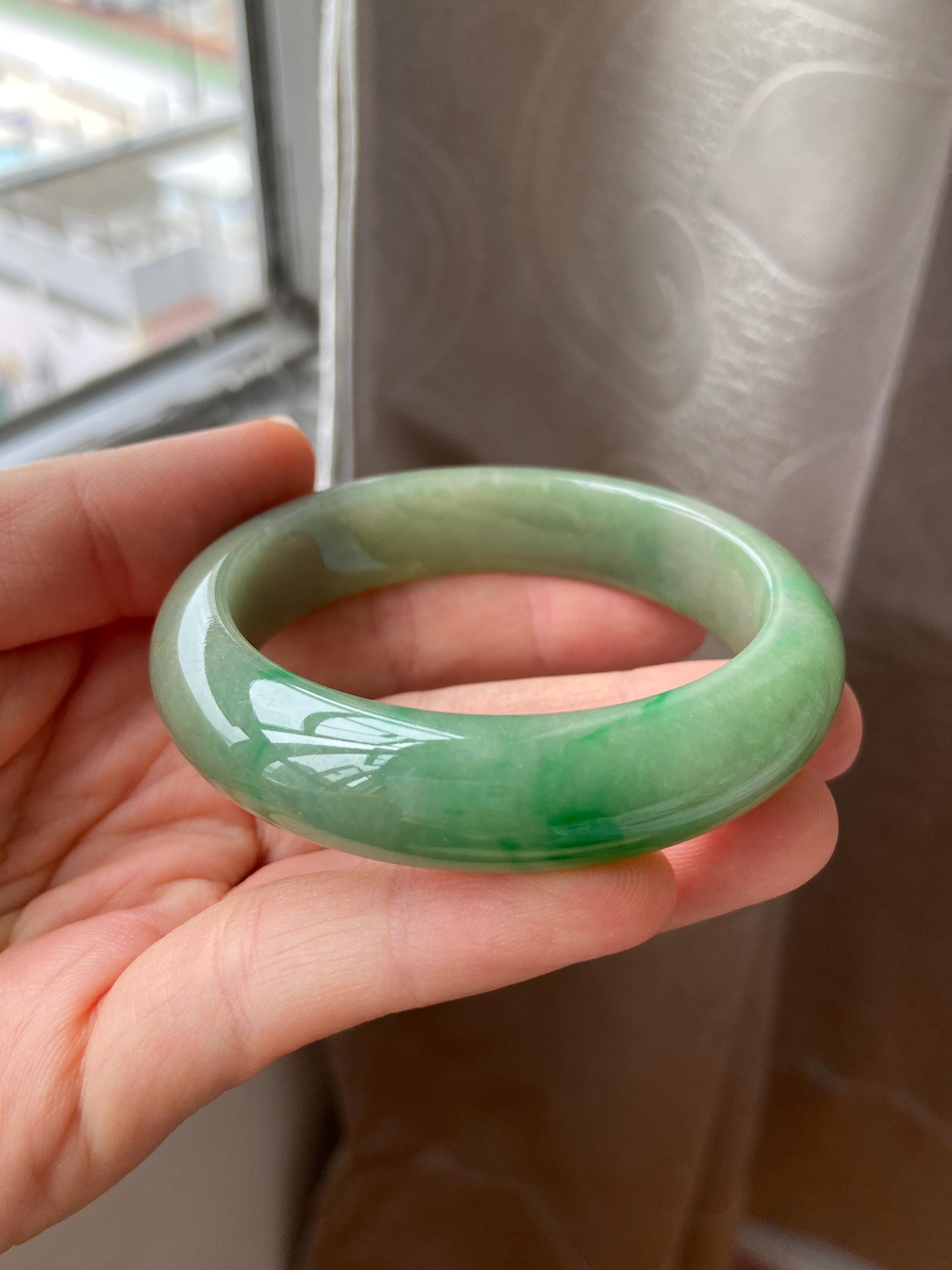 翡翠バングル 53.4 mm (2.10