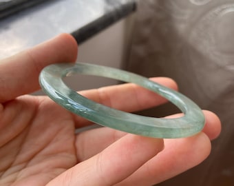 翡翠バングル 54.7 mm (2.15インチ)、ラウンドシェイプ、ライト