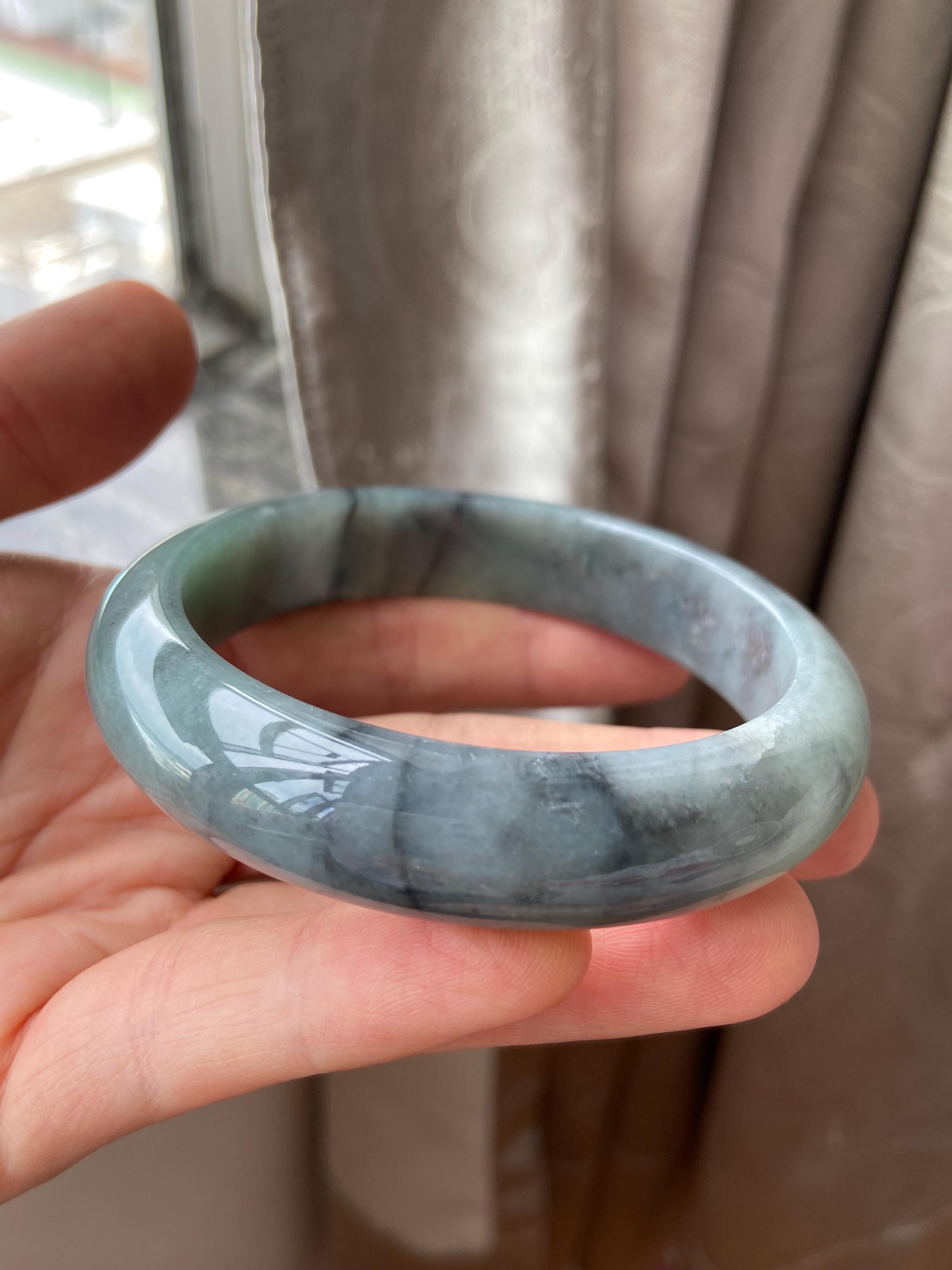 翡翠バングル 60.9 mm (2.40