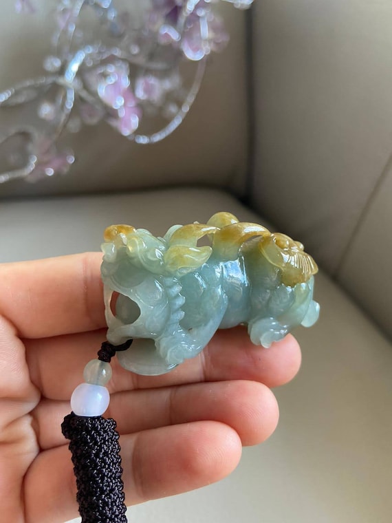中国古美術・西蔵工芸・純銅製緑度母・宝石入りペンダント・根付・飾物・西蔵手工芸 中国産貔貅（ひきゅう）翡翠ペンダント、緑と黄色、天然グレードA翡翠