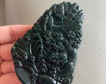 彫刻された風景翡翠ペンダント、中国風の風景、橋山木、天然タイプA