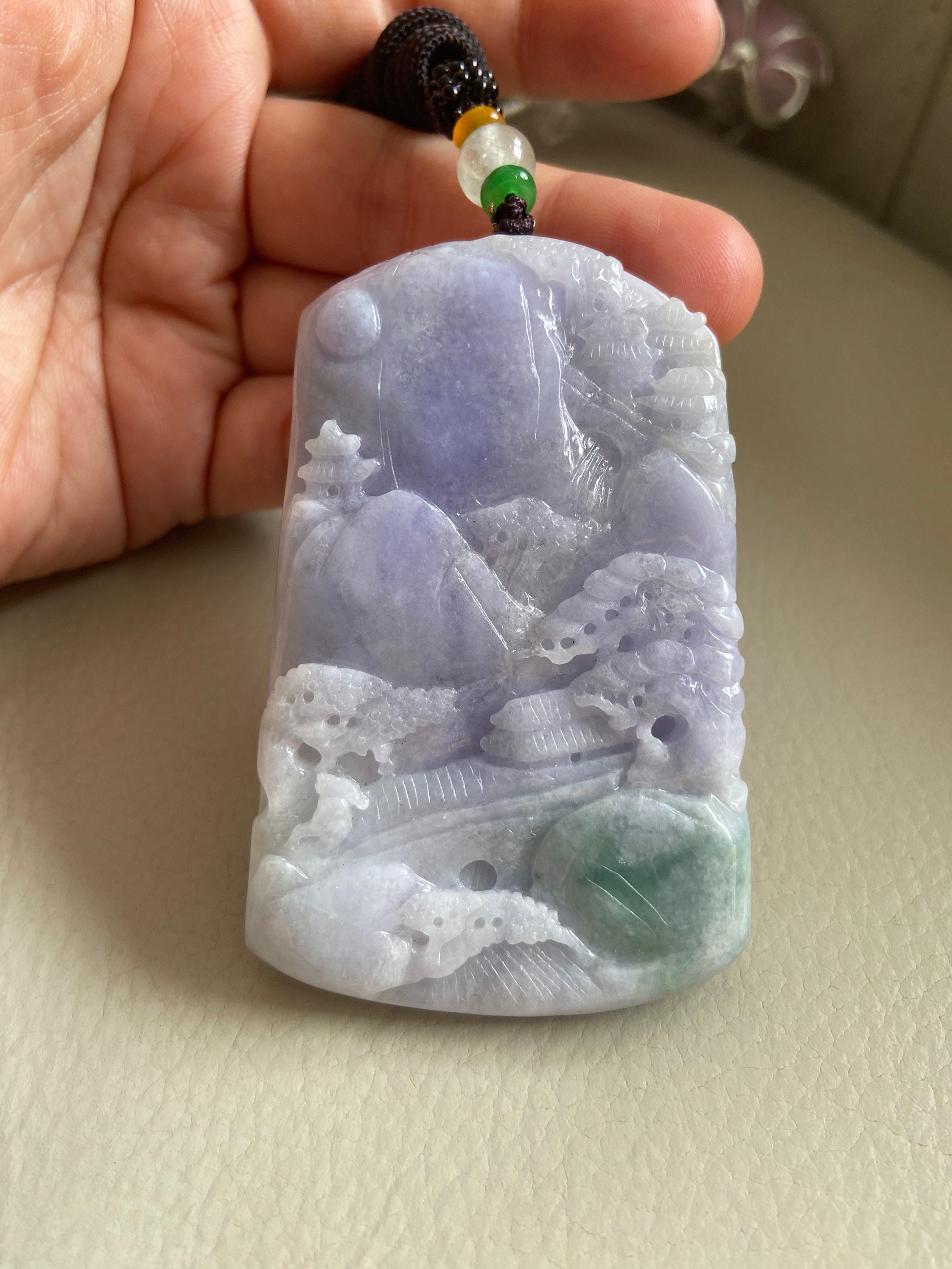 彫刻入りラベンダー翡翠ペンダント、中国風景、ビルマ産翡翠 - Etsy 日本