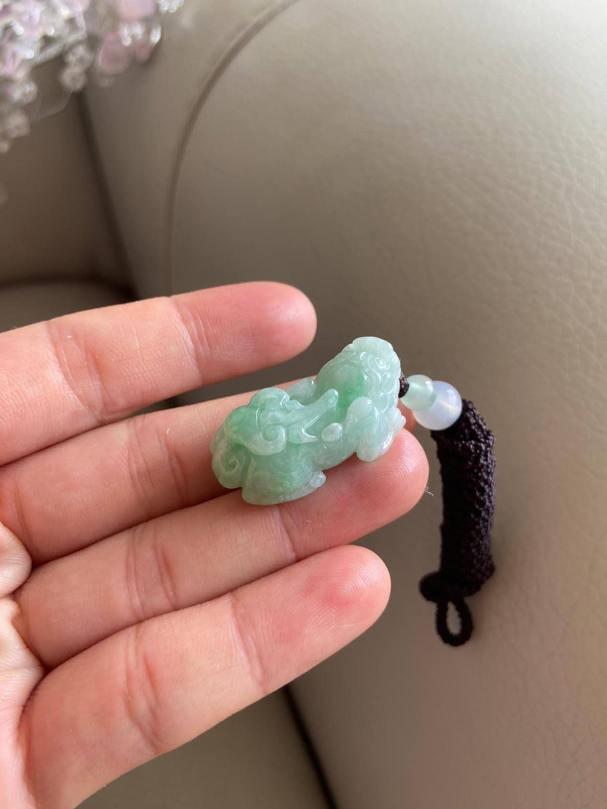 中国産貔貅（ひきゅう）翡翠ペンダント、ライトグリーン、天然グレード