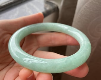 翡翠バングル 61.1 mm (2.41