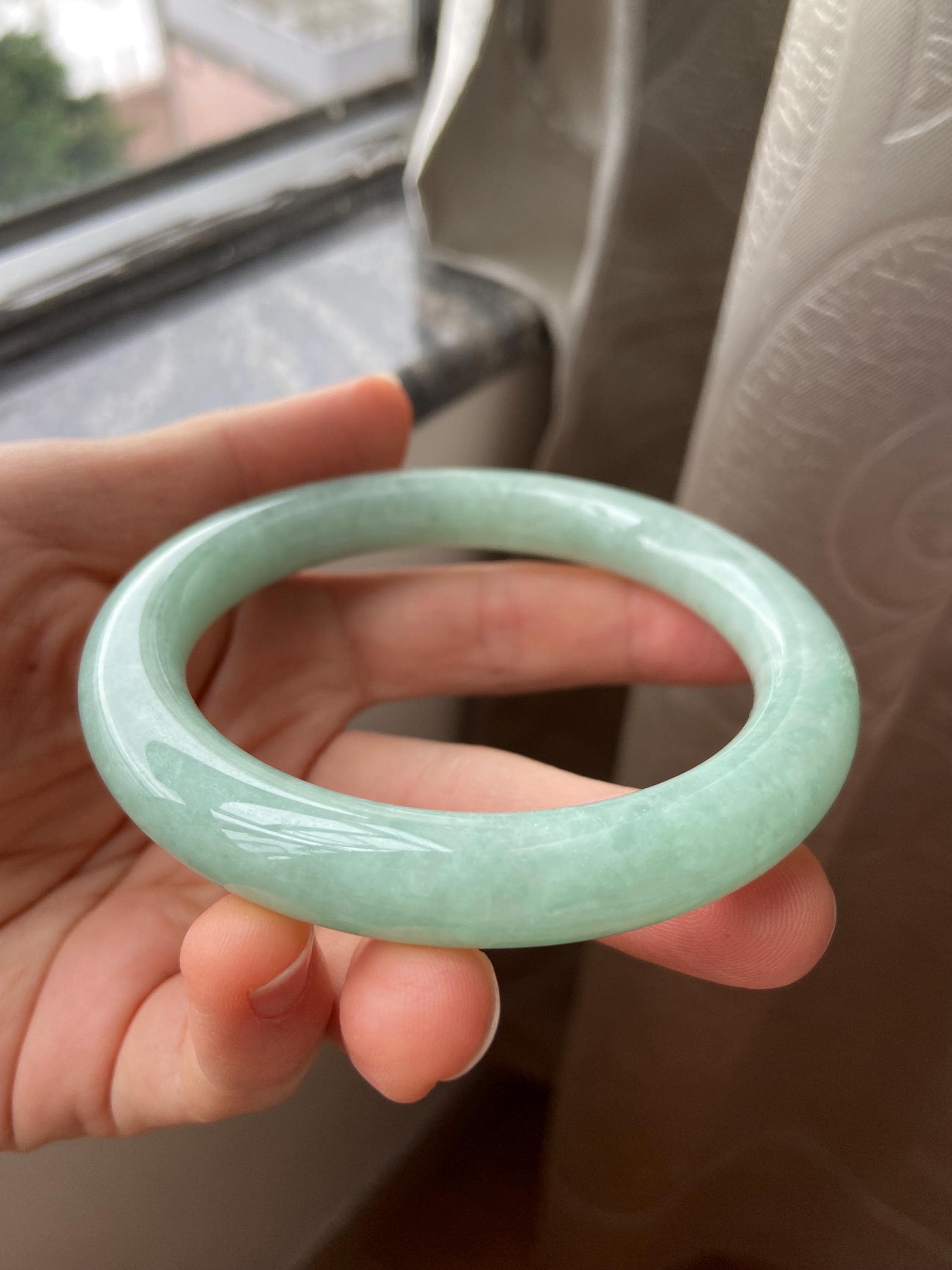翡翠バングル 61.1 mm (2.41