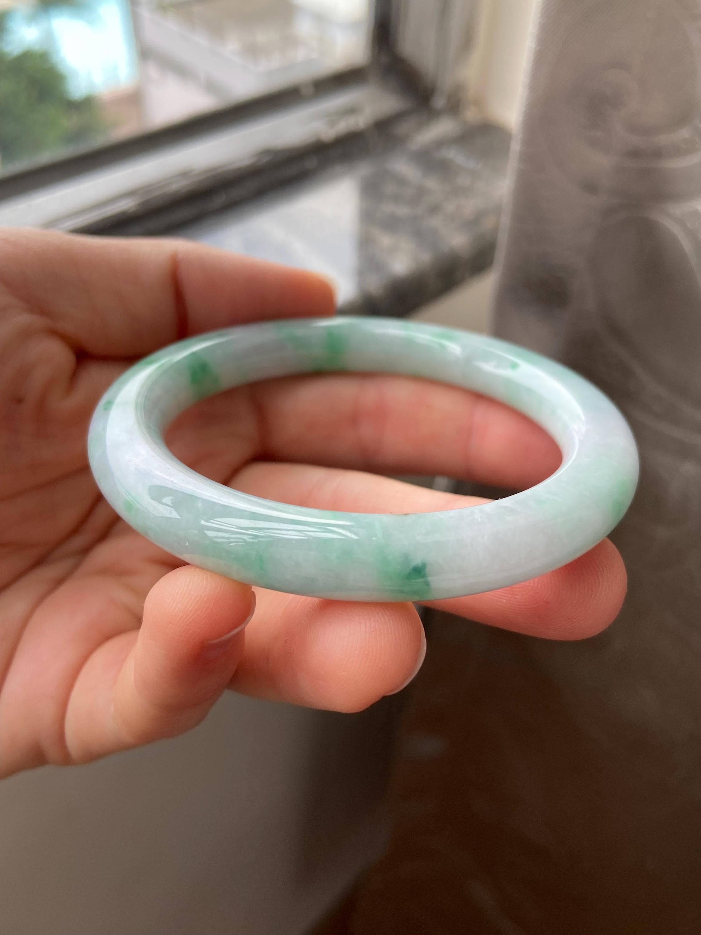 翡翠バングル 55.2 mm (2.17