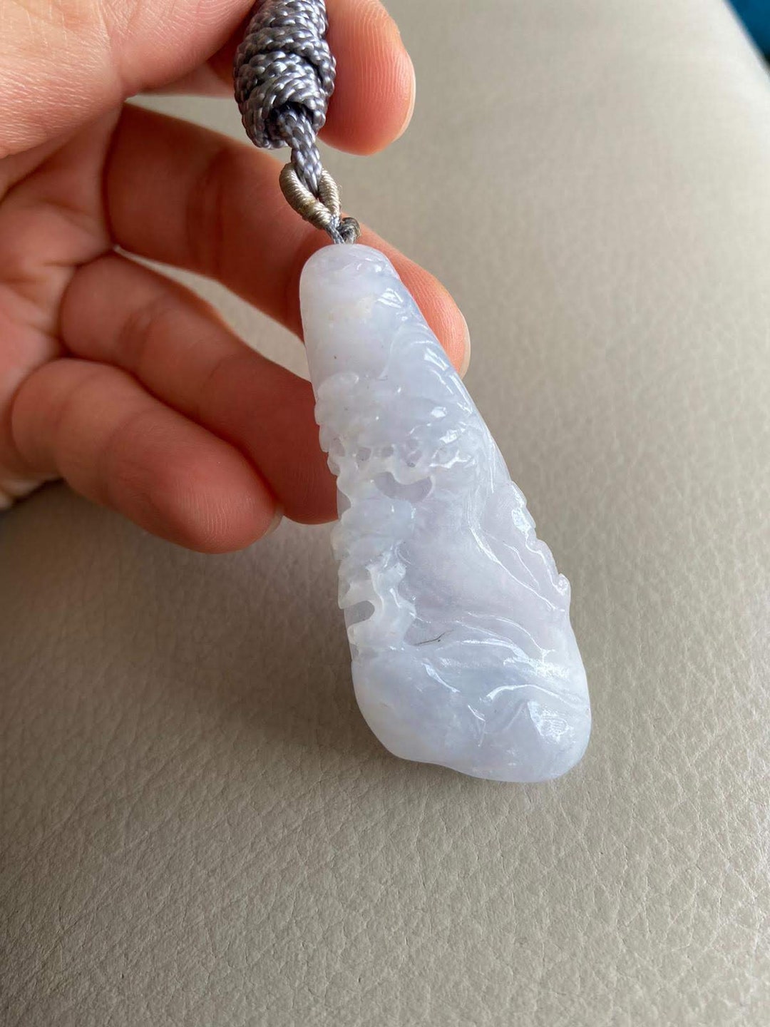 彫刻された風景翡翠ペンダント、中国風の風景、橋山木、天然タイプA