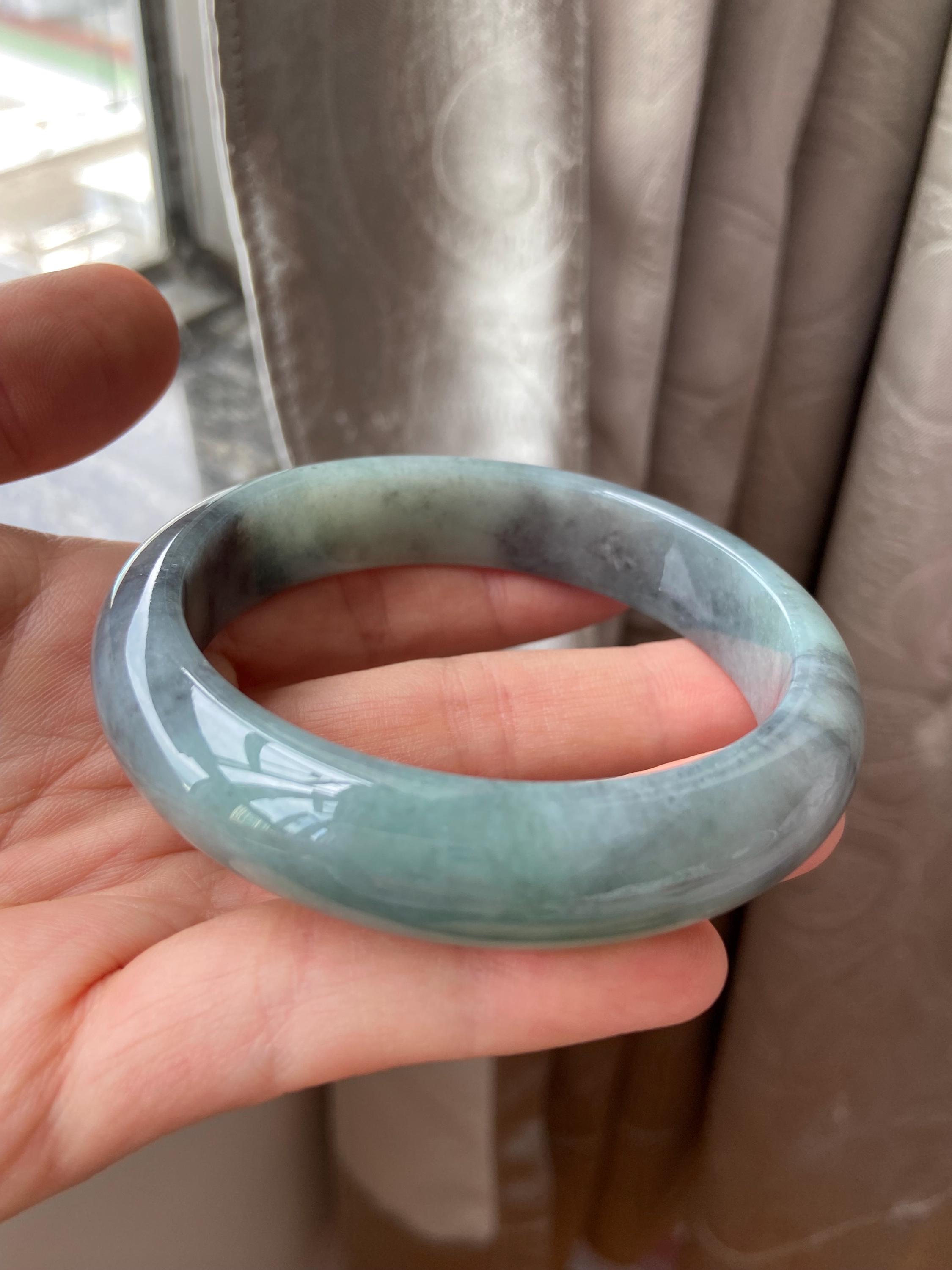 翡翠バングル 60.9 mm (2.40