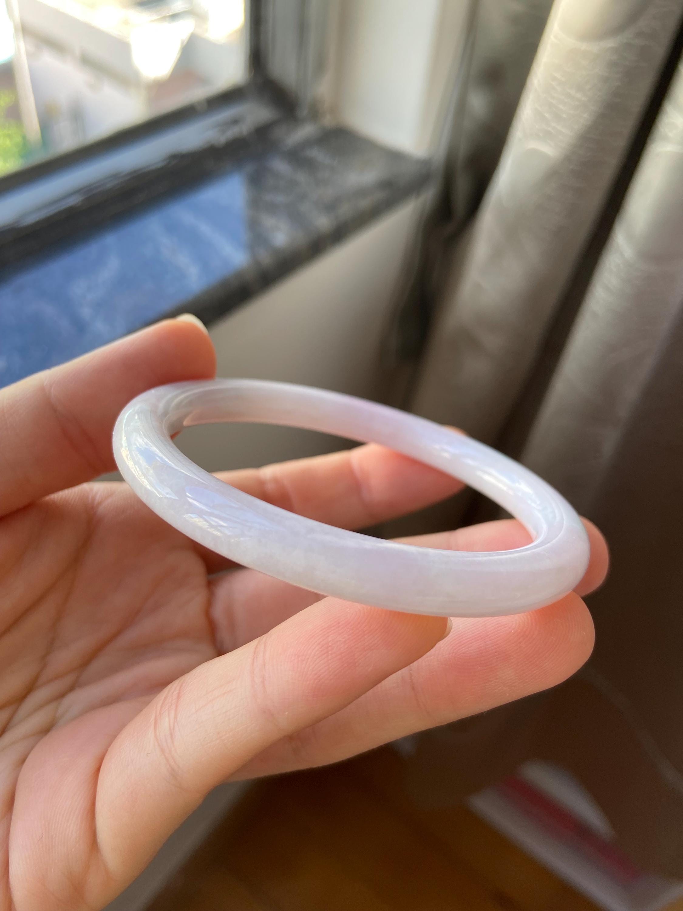 翡翠バングル 57.1 mm (2.25インチ)、ラウンドシェイプ、ライト