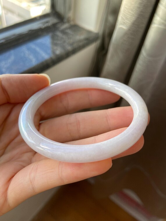 翡翠バングル 57.1 mm (2.25インチ)、ラウンドシェイプ、ライト