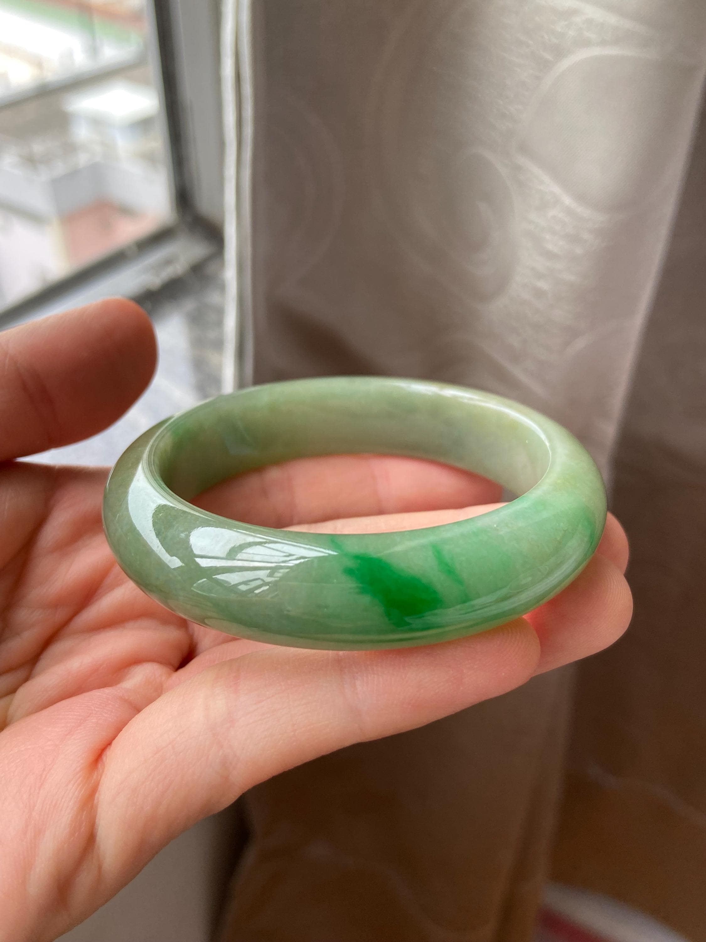 翡翠バングル 53.4 mm (2.10
