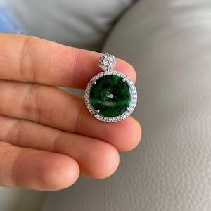 Ronde vorm jadeiet jade kettinghanger met zilverplaatje, groen, natuurlijke klasse A jade, Birma Birmaanse edelstenen, sieraden