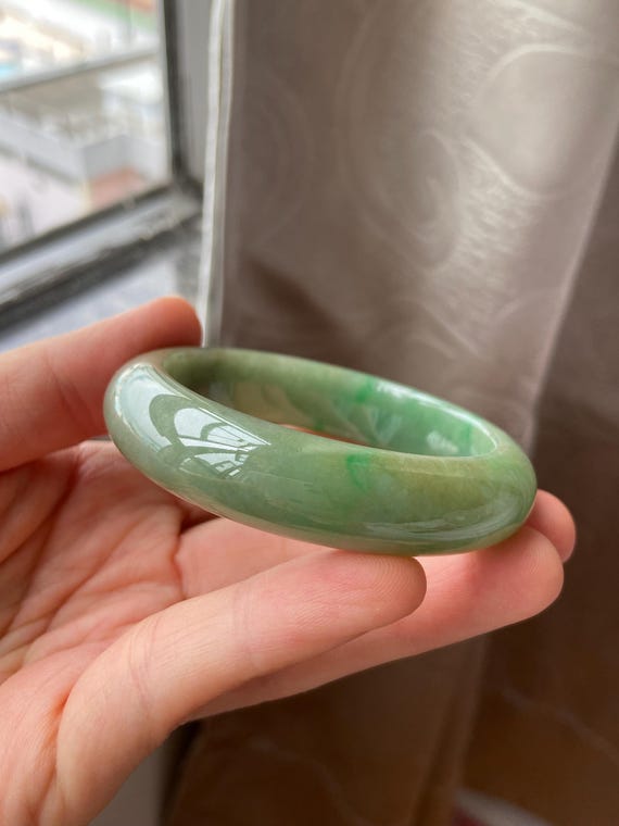 翡翠バングル 53.4 mm (2.10