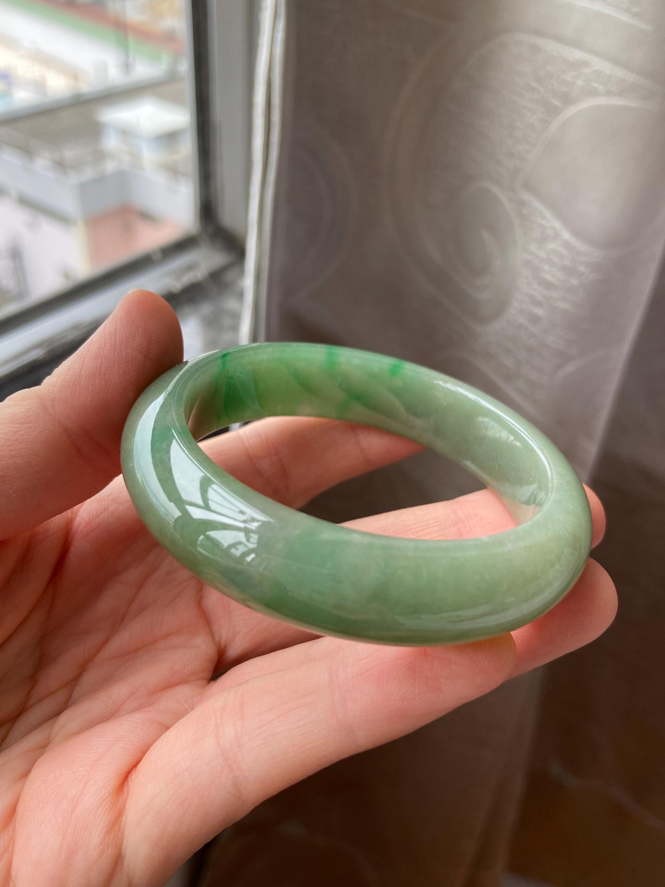 翡翠バングル 53.4 mm (2.10