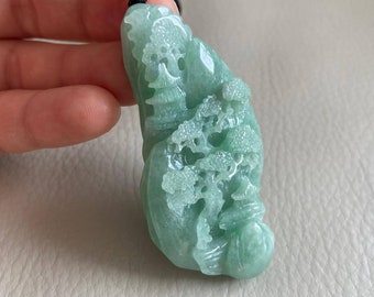 彫刻された風景翡翠ペンダント、中国風の風景、橋山木、天然タイプA 彫刻された風景翡翠ペンダント、中国風の風景、橋山木、天然タイプA