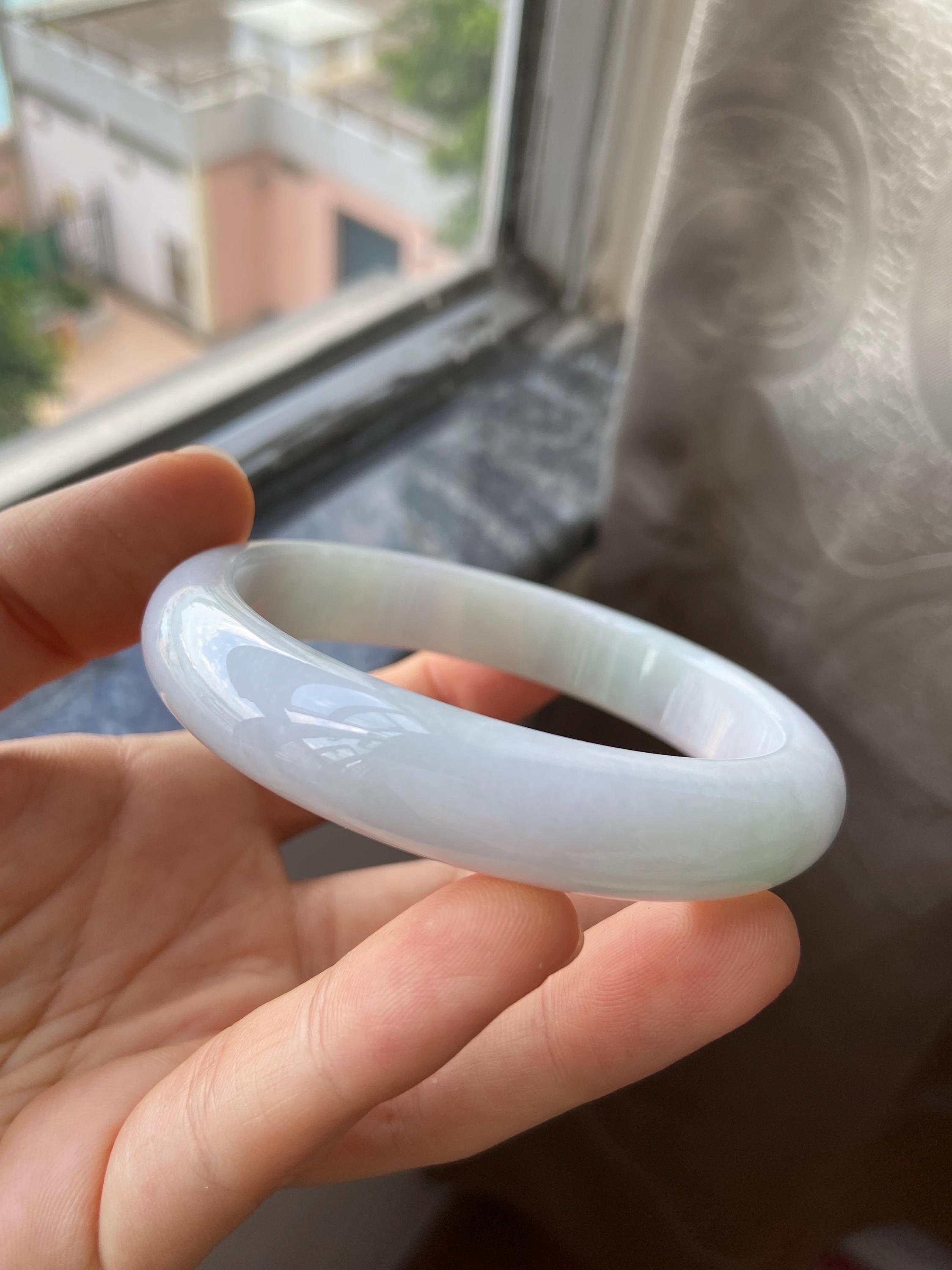 翡翠バングル 60.7 mm (2.39インチ)、ラウンドシェイプ、ライト