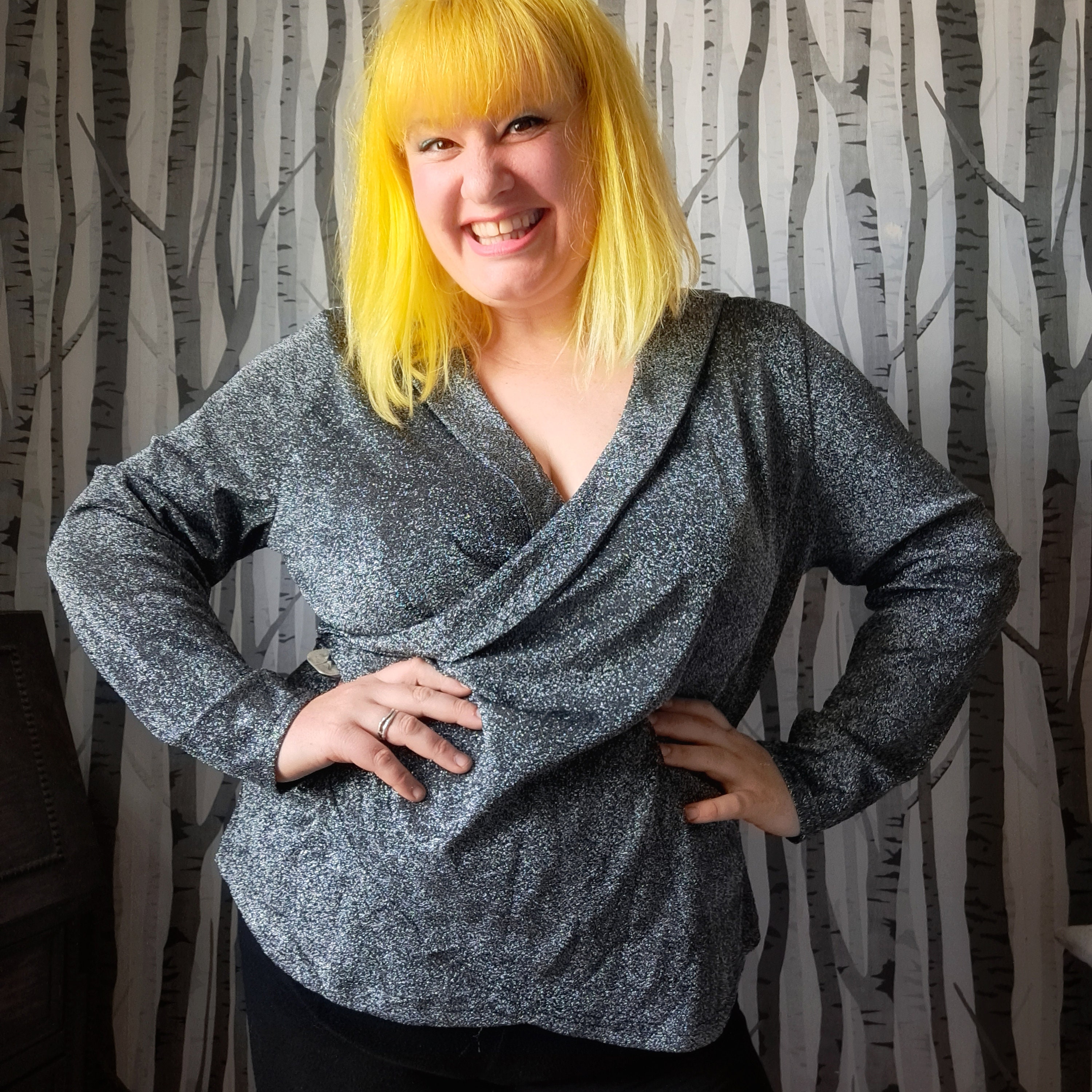 Plus Size Vintage 90s Shiny Silver Top. 1990s Crossover Top in Glitter  Silver With a Decorative Button. UK Size 18 -  UK