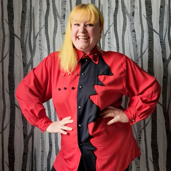 Vintage 1980s avant-garde, red and black blouse with an unusual zigzag button line. Vintage 80s oversized, long sleeve blouse Size 16/18