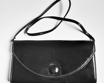 Vintage 80s high gloss black patent envelope clutch bag with a matching removable strap and button detail.