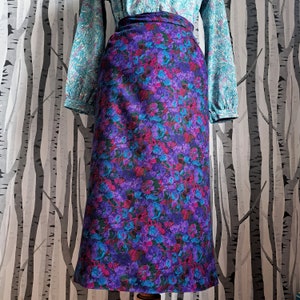 Lovely vintage purple, pink and turquoise skirt with a floral print. Plus size 1980s handmade vintage skirt, UK size 18