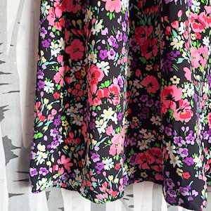 Lovely vintage late 1980s purple, pink and black skirt with an illustrative floral print. Plus size vintage skirt, UK sizes 14/16/18