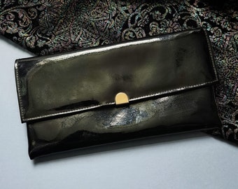 Vintage 80s high gloss black patent envelope clutch bag and a removable wrist strap. Minimalist black evening bag.