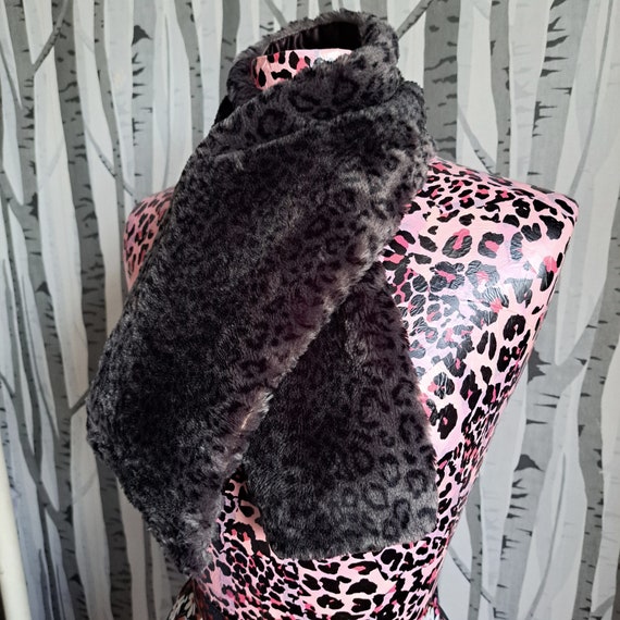 Fabulous vintage faux fur scarf. 1990s coat scarf… - image 8