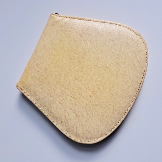 1950s vintage manicure set in a leather case. Cream l… - Gem