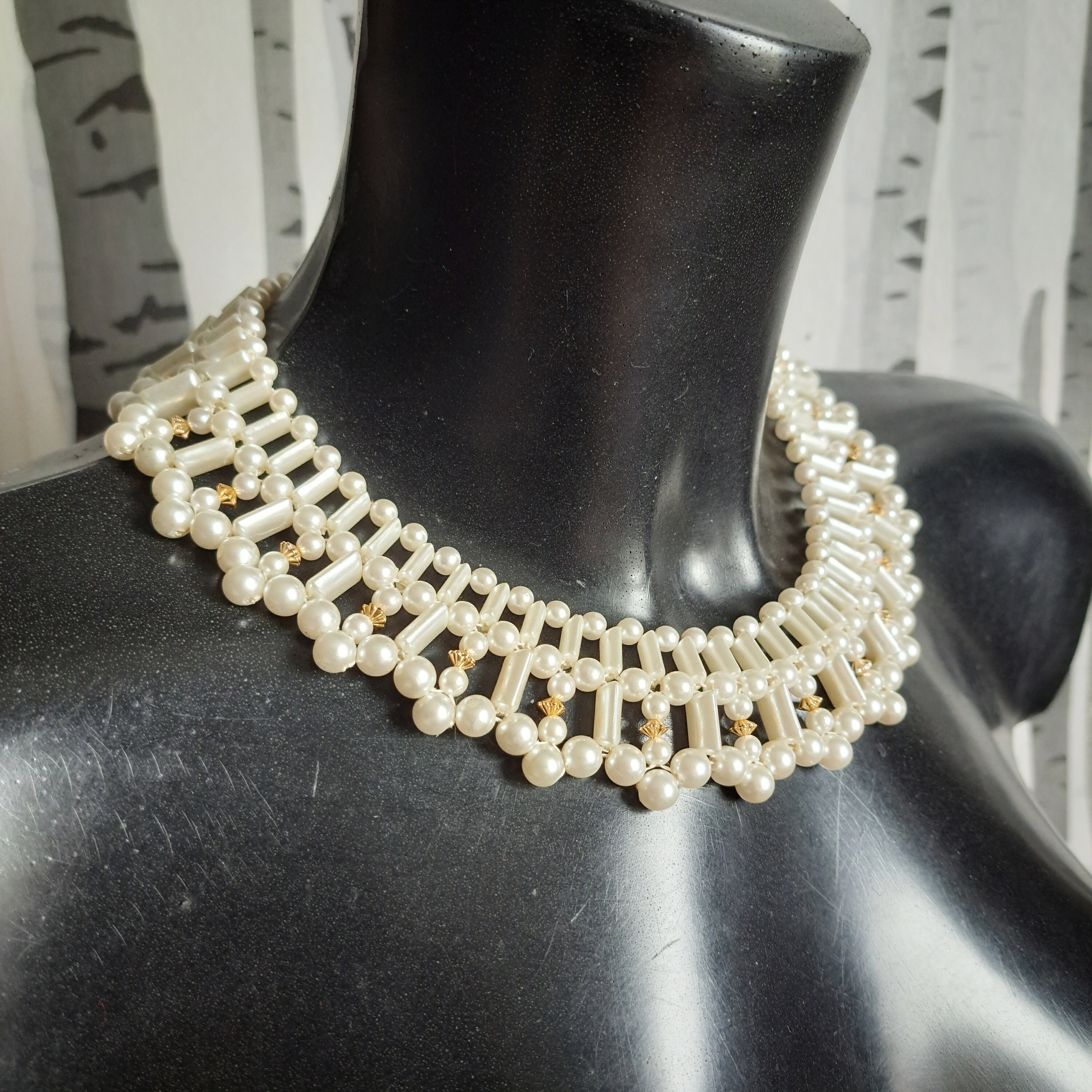 ☺︎ Beautiful 1980s Faux Pearl Collar Necklace. Imitation Pearl