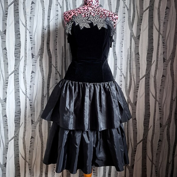 1980s Black velvet and silver sequin cocktail dress with a tiered ruffle skirt. Little black 80s prom dress UK size 6/8