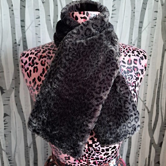 Fabulous vintage faux fur scarf. 1990s coat scarf… - image 1