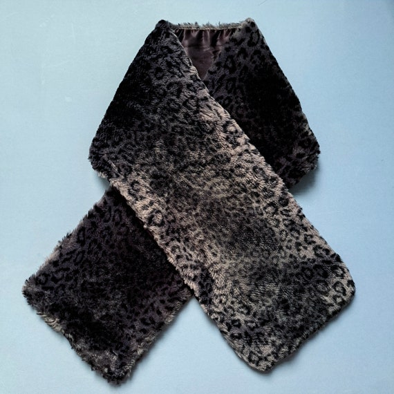 Fabulous vintage faux fur scarf. 1990s coat scarf… - image 3