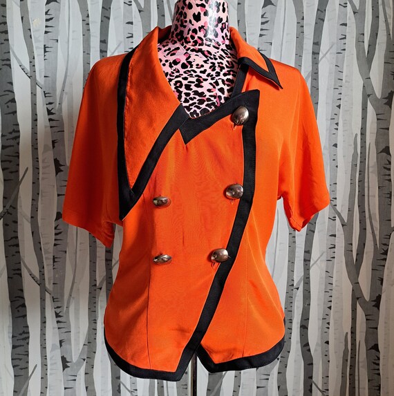 Vintage 1980s avant-garde vintage blouse with an u