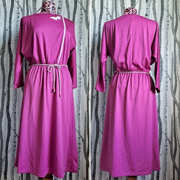 1980s vintage raspberry pink casual dress with a white stripe, bow detail and batwing sleeve. 80s poly/cotton day dress. Fits UK sizes 12/14