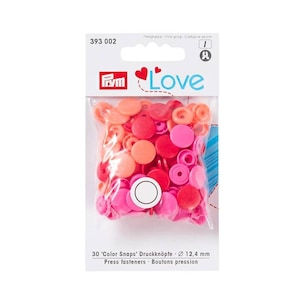 Könnte beinhalten: Eine Packung mit 30 verschiedenen farbigen Kunststoff-Druckknöpfen in Pink, Rot und Orange. Die Packung ist mit "30 'Color Snaps' Druckknöpfe Ø 12,4 mm Press fasteners - Boutons pression" beschriftet.