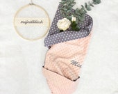 Kuscheldecke, Einschlagdecke, Babydecke mit Name rosa-grau