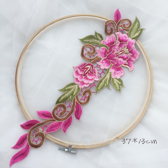 Col dentelle plastron / fils doré ** 30 x 31 cm ** applique à coudre