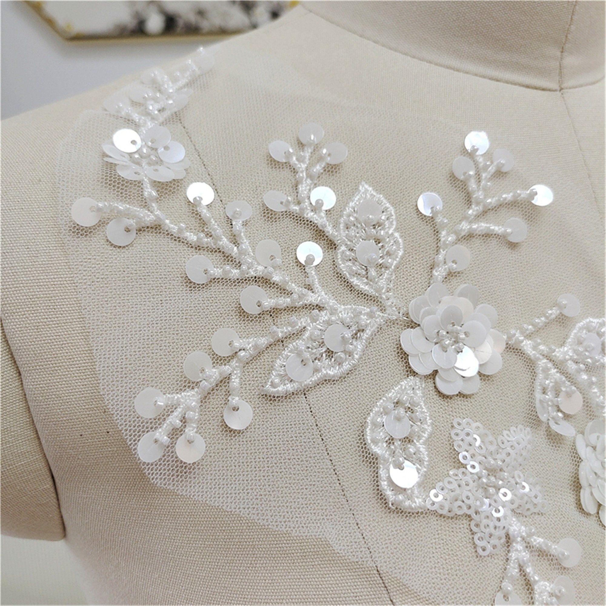 Apliques De Encaje Con Lentejuelas Doradas Para Vestidos - DIY Bodas Y Decoración De Ropa
