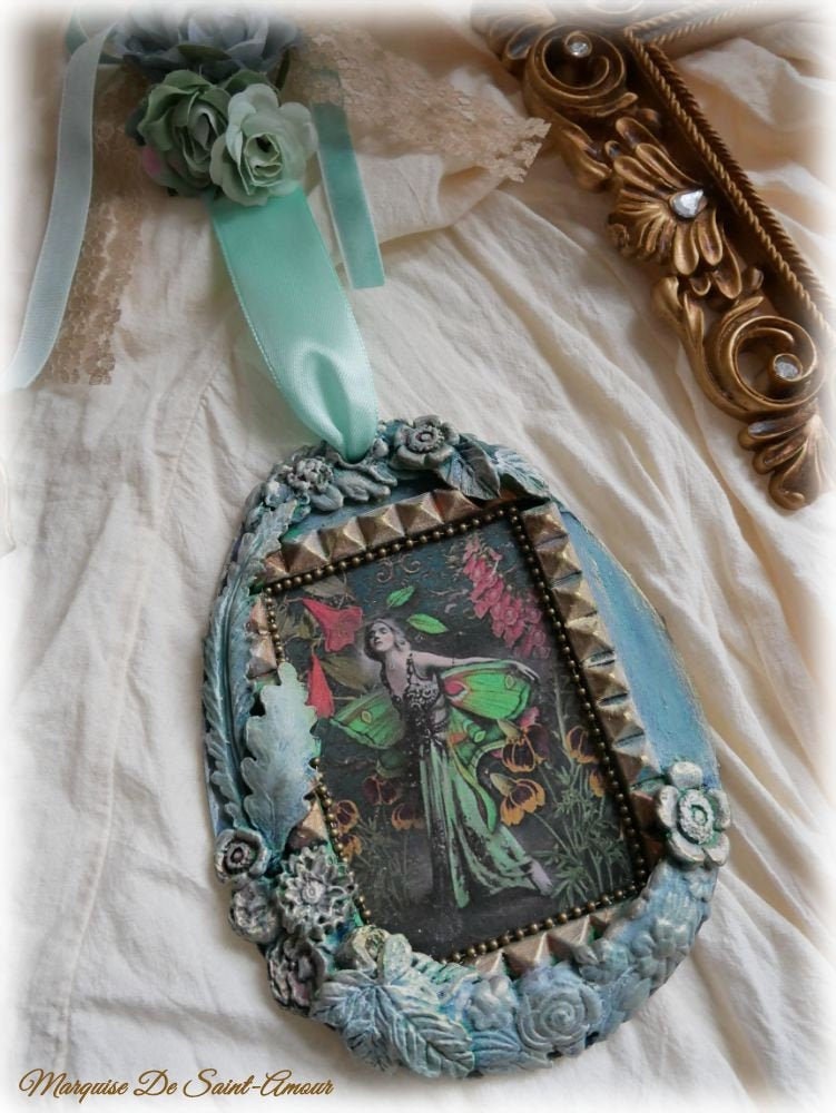 Petit Tableau Médaillon Style Romantique, Décoration Femme Papillon, Bleu, Shabby-Chic, Art Numériqu