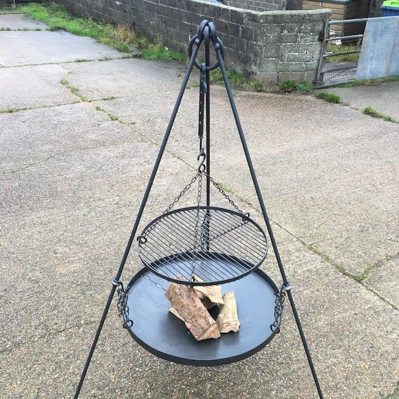 Large Campfire Tripod Firepit Set With Grill