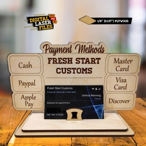以下が含まれることがあります： 「Payment Methods Fresh Start Customs」と書かれた看板が付いた木製スタンド。看板には、現金、PayPal、Apple Pay、Master Card、Visa Card、Discoverなど、さまざまな支払い方法が記載されています。スタンドは1/8インチの合板でできています。