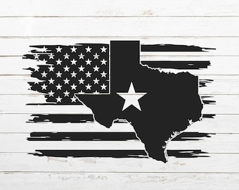 Puede incluir: Una bandera estadounidense negra y blanca desgastada con el contorno del estado de Texas en el centro. El contorno de Texas tiene una estrella blanca de cinco puntas en el centro.