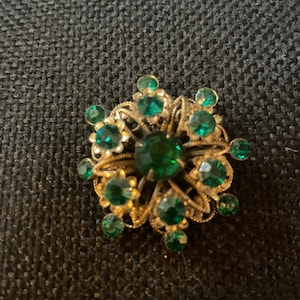 Vintage Emerald Green Rhinestone and Filigree Brooch