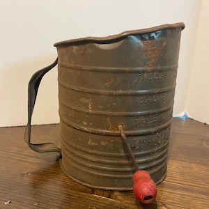 Vintage Bromwell's Measuring-Sifter, Primitive Flour Sifter, Farmhouse Kitchen Tools, Vintage Baking Tools, Flour Sifter with Red Handle